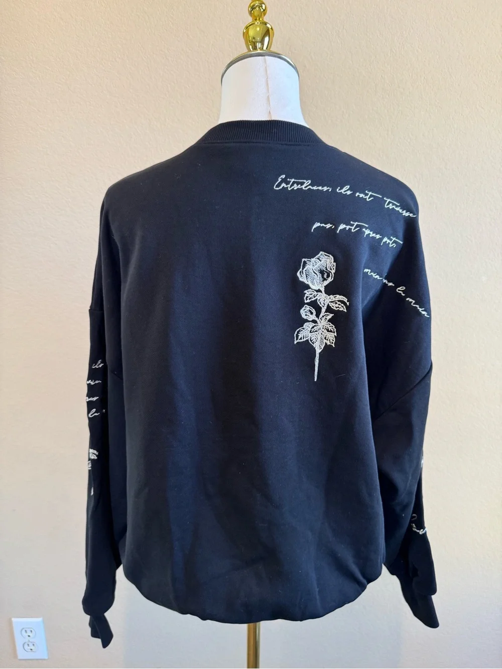 Cinq à Sept Embellished Sweatshirt Mon Amour Brandy Women’s S Black Crew Cotton.
